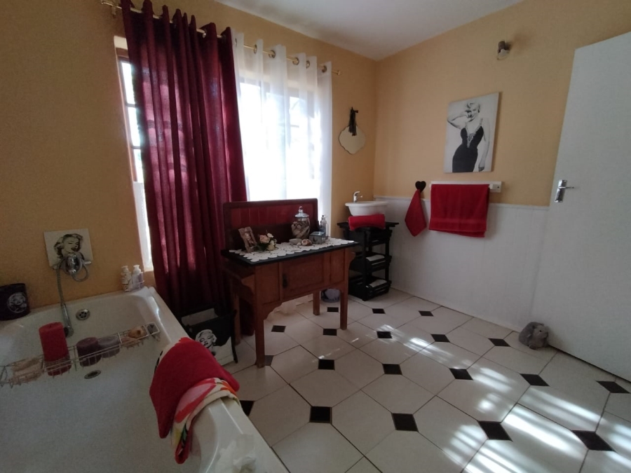 10 Bedroom Property for Sale in Schietfontein North West